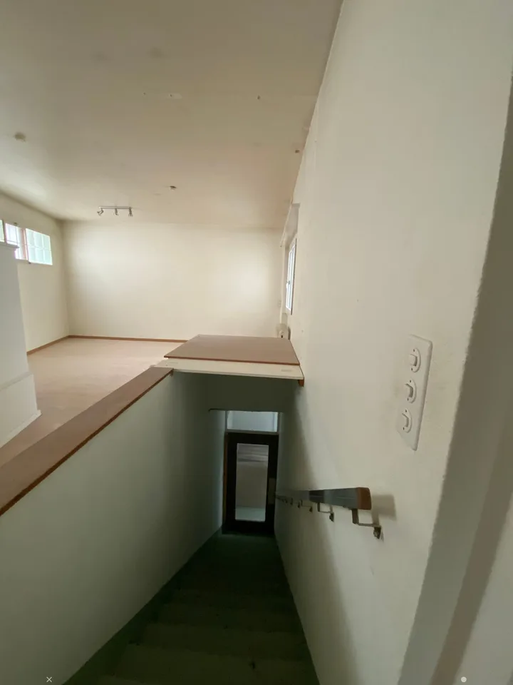 Espace commercial dans un immeuble rénové, près de la gare – photo 3 sur 7