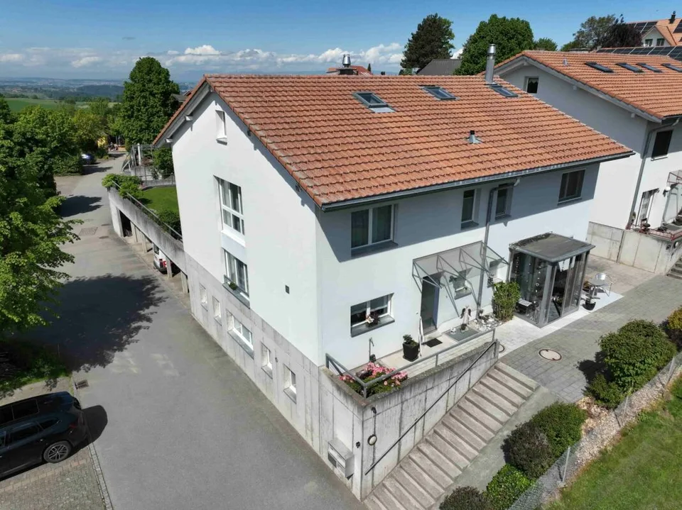 Bellissima metà di una casa bifamiliare, oltre 180 m2 di superficie abitabile – foto 2 di 13