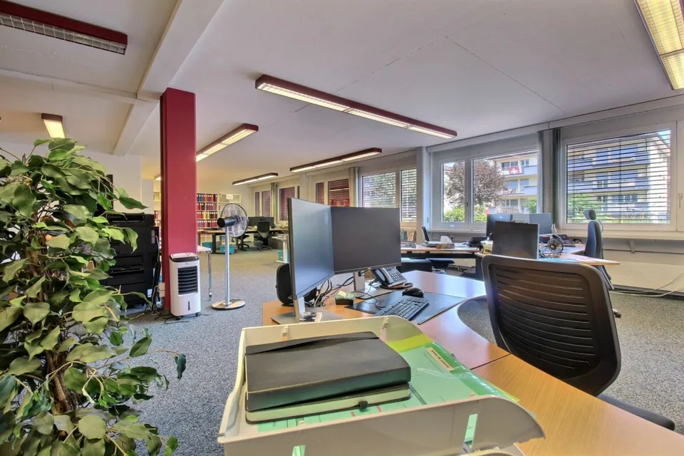 Büros mit Archiven und Parkplätzen – Foto 16 von 22