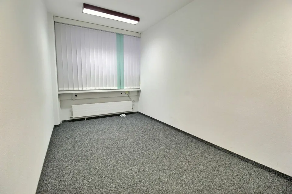 Büros mit Archiven und Parkplätzen – Foto 19 von 22