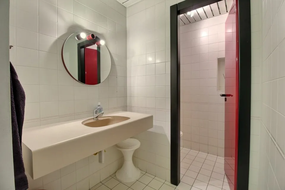 Büros mit Archiven und Parkplätzen – Foto 12 von 22