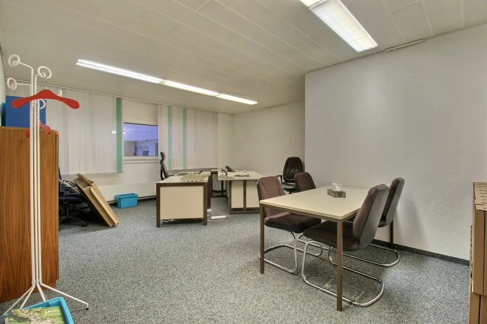 Büros mit Archiven und Parkplätzen – Foto 3 von 22