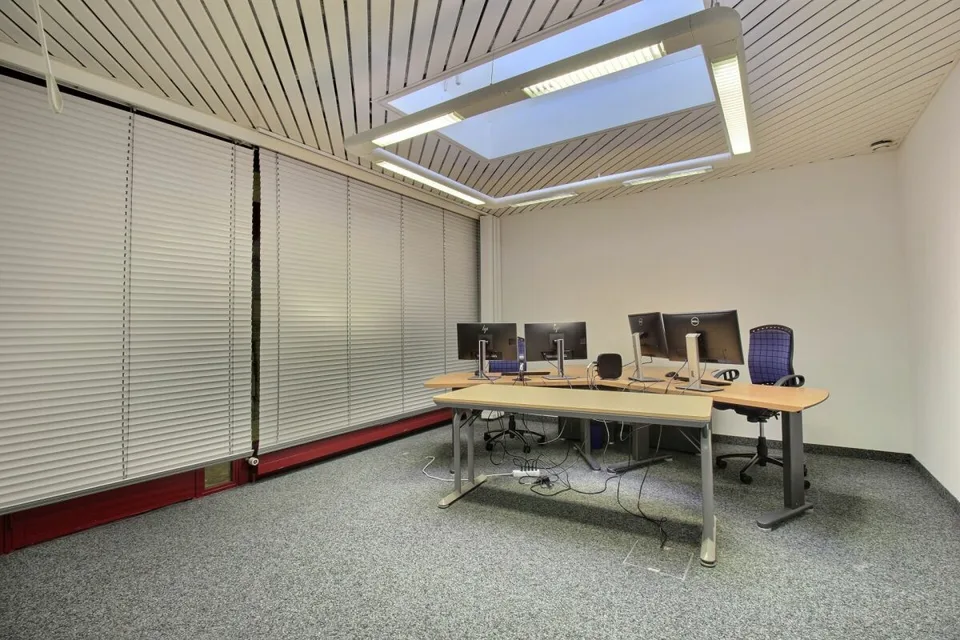 Büros mit Archiven und Parkplätzen – Foto 6 von 22