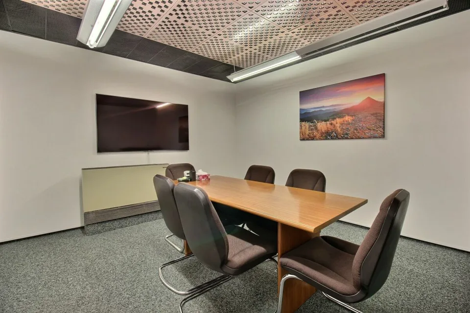 Büros mit Archiven und Parkplätzen – Foto 7 von 22