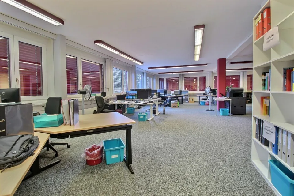Büros mit Archiven und Parkplätzen – Foto 15 von 22