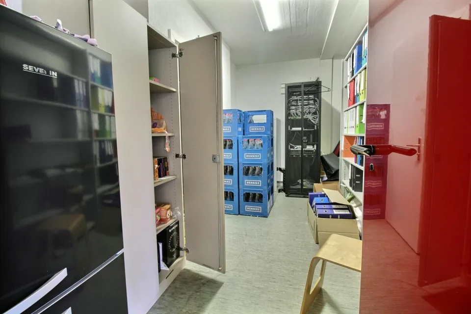 Büros mit Archiven und Parkplätzen – Foto 13 von 22
