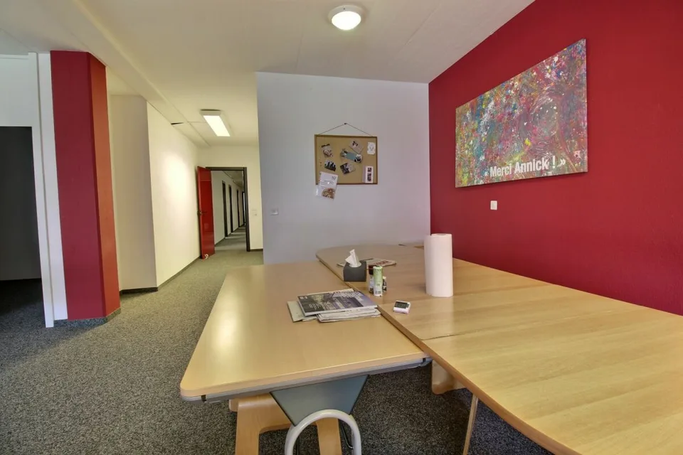 Büros mit Archiven und Parkplätzen – Foto 21 von 22