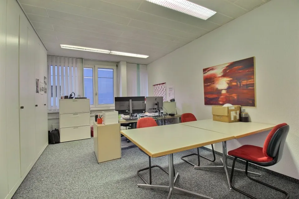 Büros mit Archiven und Parkplätzen – Foto 4 von 22