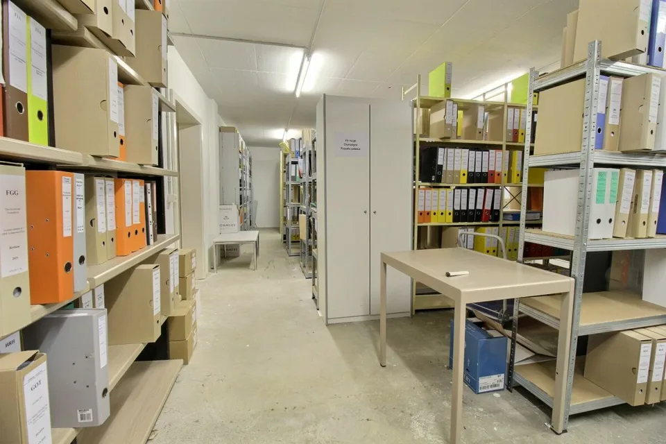 Büros mit Archiven und Parkplätzen – Foto 22 von 22