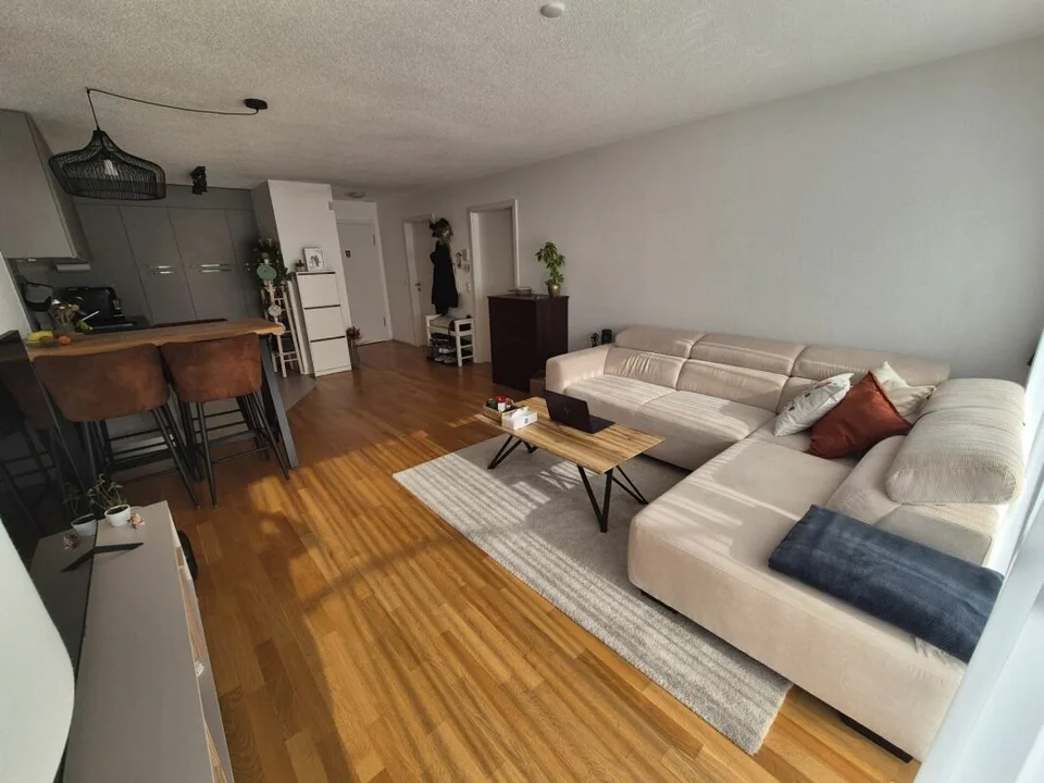 Wohnung mit 2.5 Zimmern und Garten in Grandson – Foto 2 von 8
