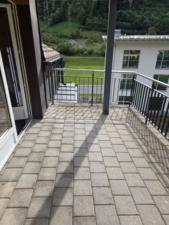 Spacious 4.5-room apartment with balcony and beautiful view in Linthal – photo 13 of 16