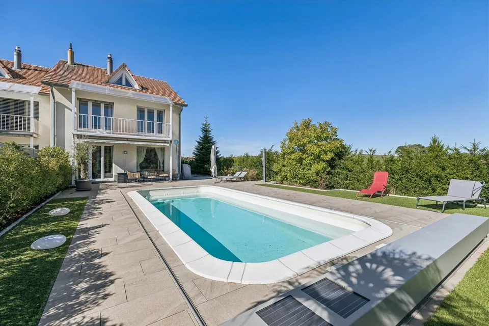 Reihenhaus mit Pool und eigenem Studio – Foto 2 von 13
