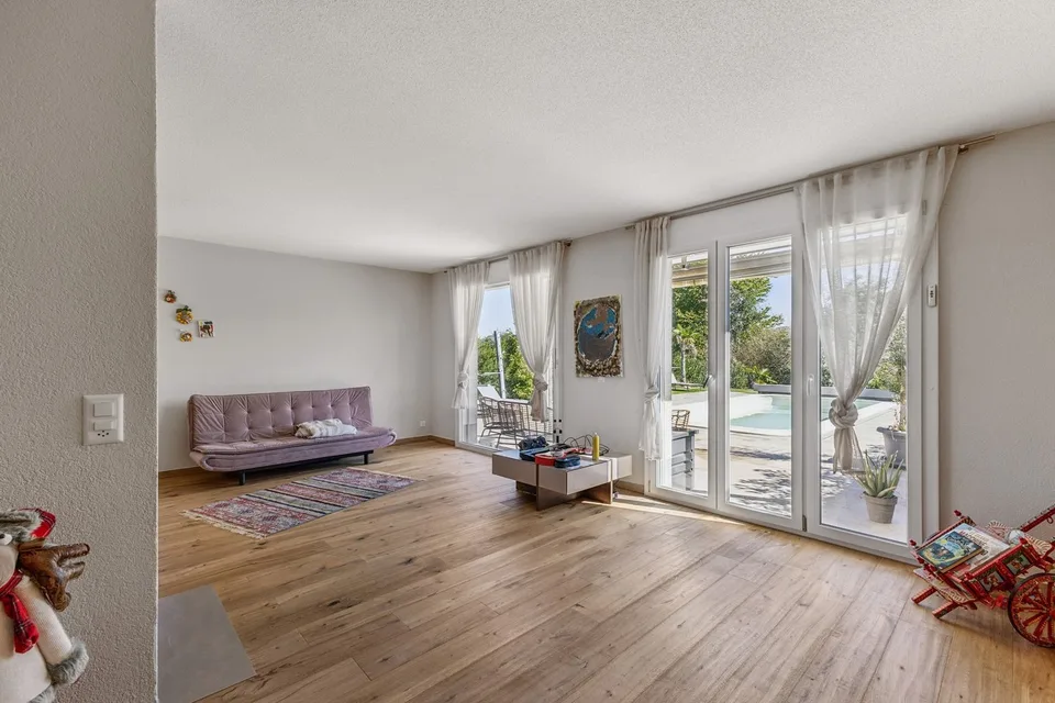 Reihenhaus mit Pool und eigenem Studio – Foto 6 von 13