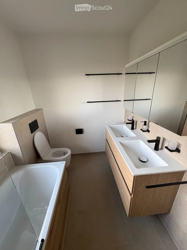 Frisch renoviertes 5.5-Zimmer-Reihenhaus mit Garten in Zürich – Foto 17 von 18