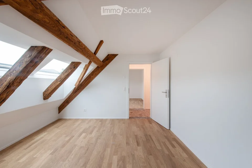 4.5 Zimmer Dachwohnung mit Galerie in Bauernhaus – Foto 2 von 5