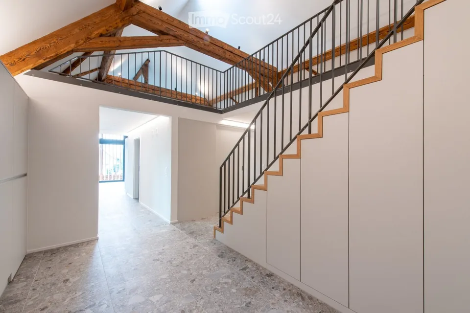 4.5 Zimmer Dachwohnung mit Galerie in Bauernhaus – Foto 3 von 5