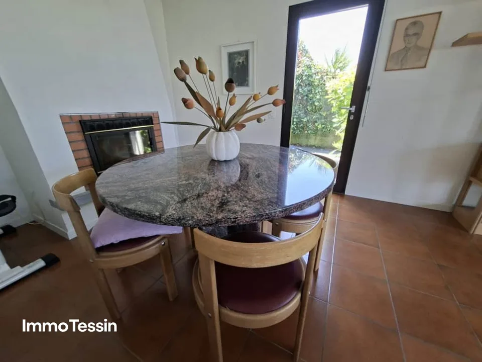 Wunderschönes Haus mit atemberaubender Panorama Seesicht über den Lage Maggiore an begehrter Lage im Gambarogno – Foto 9 von 13