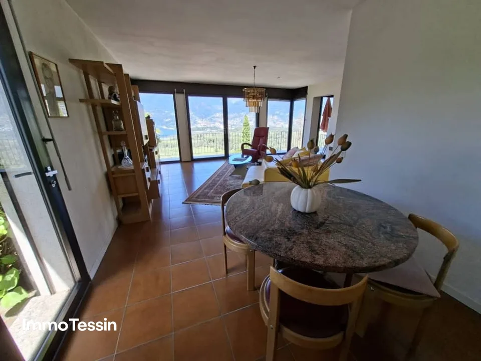 Wunderschönes Haus mit atemberaubender Panorama Seesicht über den Lage Maggiore an begehrter Lage im Gambarogno – Foto 8 von 13