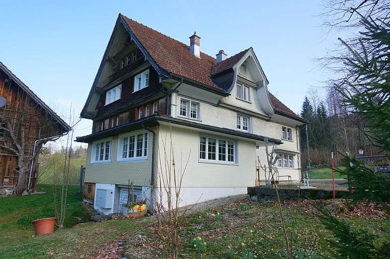 Ex locanda con potenziale di sviluppo in vendita a Nesslau – foto 2 di 12