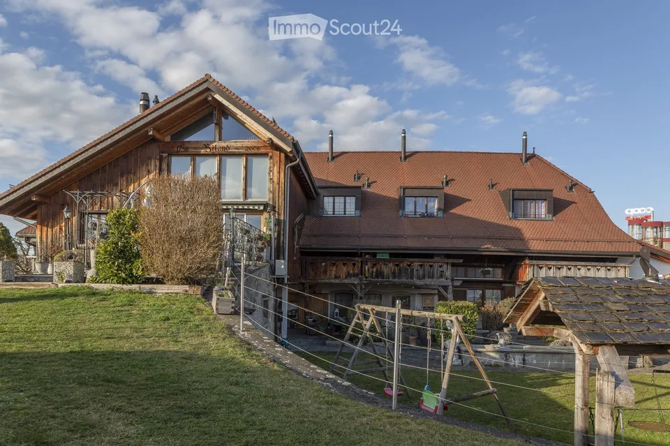 Wohnung mit 3.5 Zimmern im Erdgeschoss mit Terrasse in einer renovierten alten Farm – Foto 9 von 12