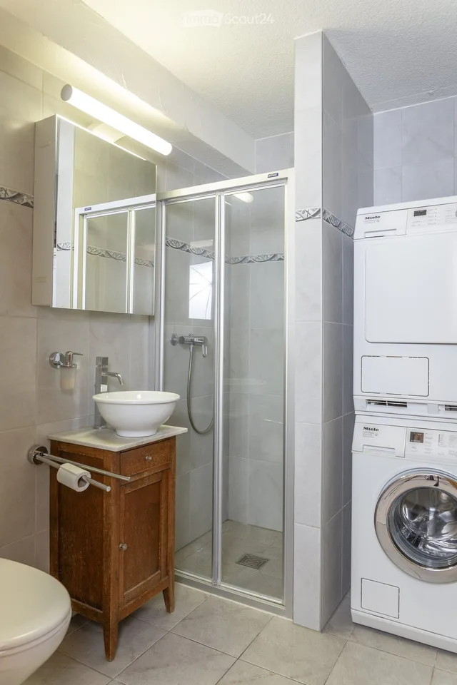 Wohnung mit 3.5 Zimmern im Erdgeschoss mit Terrasse in einer renovierten alten Farm – Foto 7 von 12