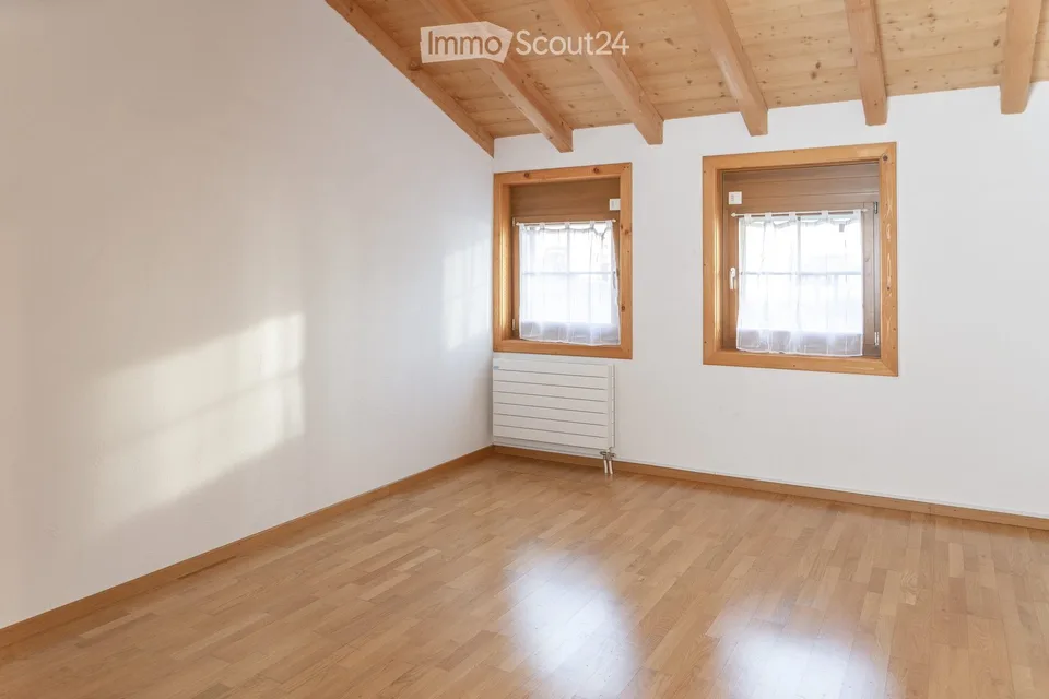 Wohnung mit 3.5 Zimmern im Erdgeschoss mit Terrasse in einer renovierten alten Farm – Foto 6 von 12