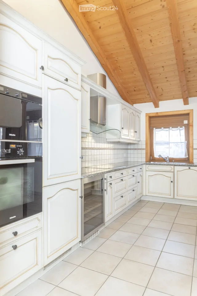 Wohnung mit 3.5 Zimmern im Erdgeschoss mit Terrasse in einer renovierten alten Farm – Foto 2 von 12