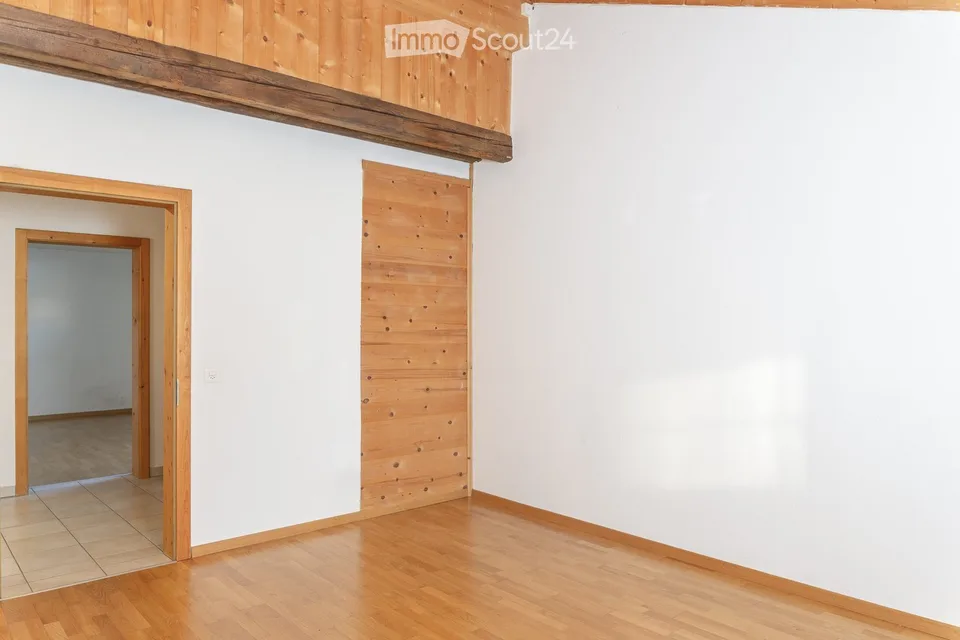 Wohnung mit 3.5 Zimmern im Erdgeschoss mit Terrasse in einer renovierten alten Farm – Foto 5 von 12