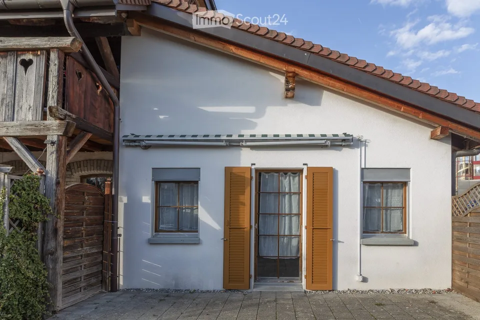 Wohnung mit 3.5 Zimmern im Erdgeschoss mit Terrasse in einer renovierten alten Farm – Foto 11 von 12