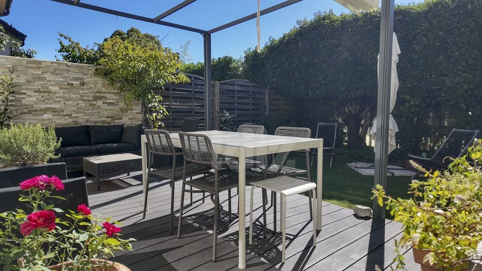 Schönes Reihenhaus mit Halbetagen und Garten – Foto 3 von 13