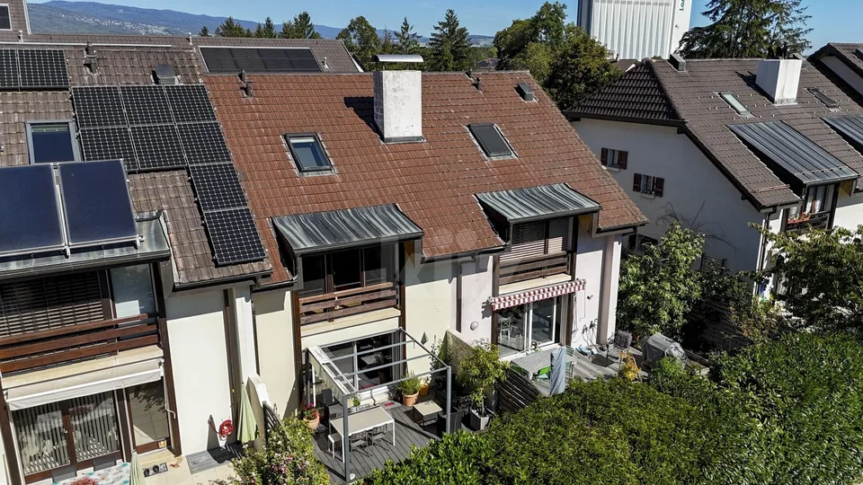 Schönes Reihenhaus mit Halbetagen und Garten – Foto 12 von 13