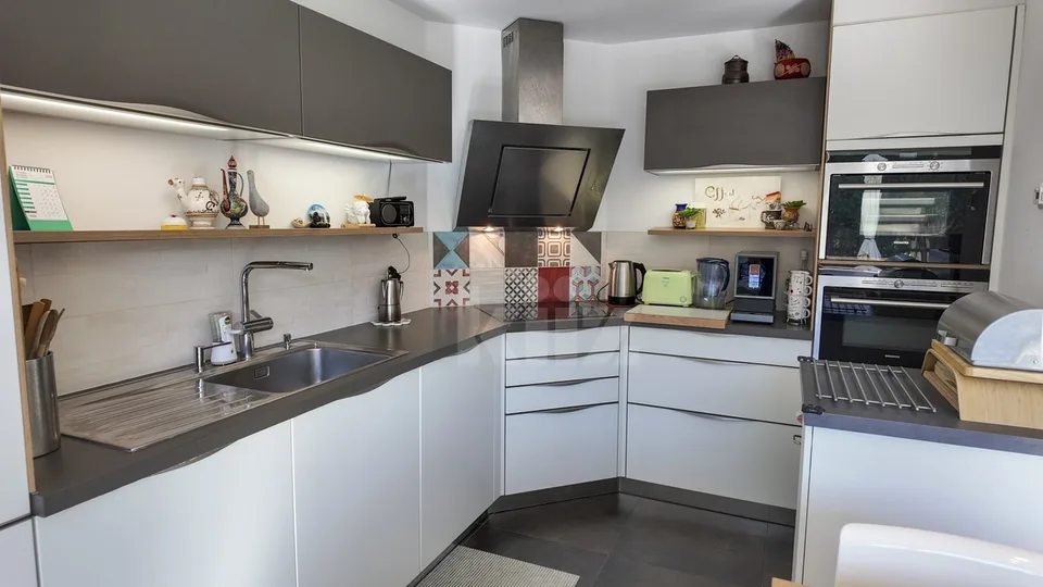 Schönes Reihenhaus mit Halbetagen und Garten – Foto 2 von 13