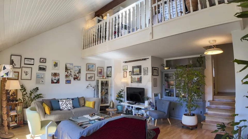 Schönes Reihenhaus mit Halbetagen und Garten – Foto 4 von 13