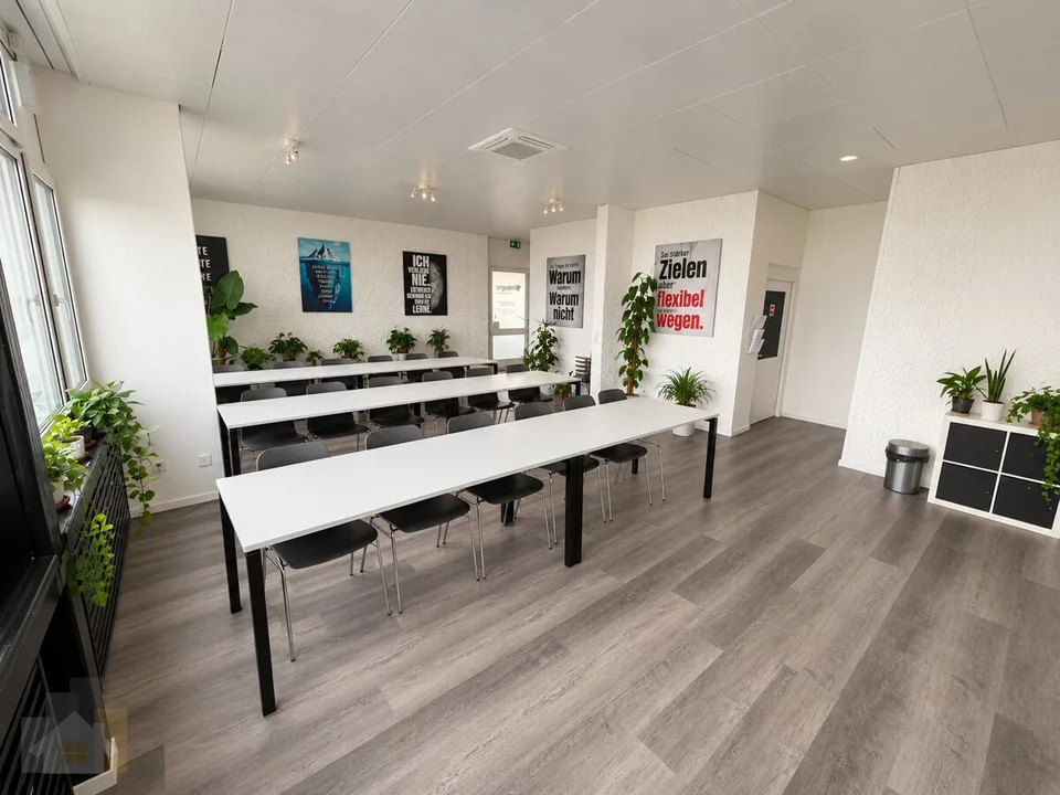 Bürofläche mit Coachingraum und separatem Kundeneingang zentral in A – Foto 2 von 8