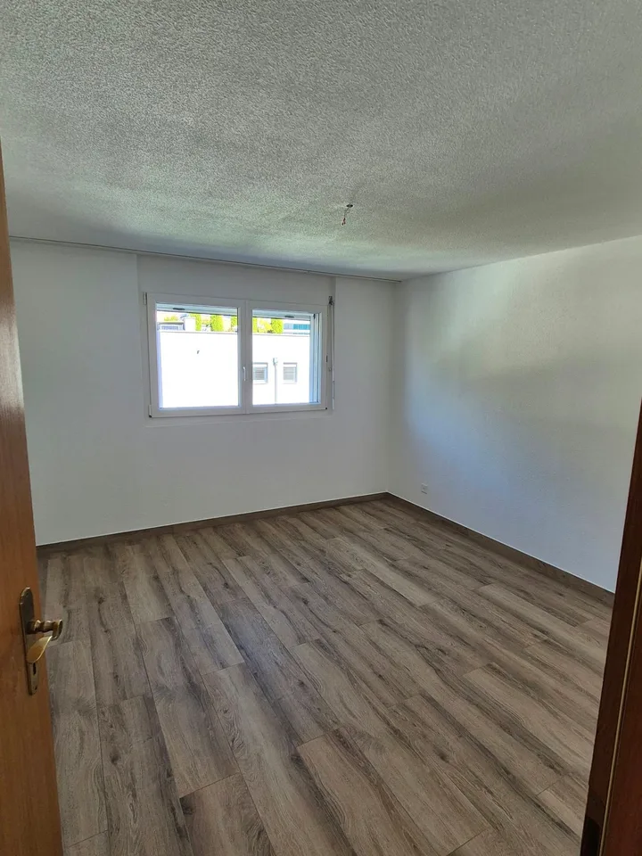 Bright 3-room apartment with balcony and beautiful view in Visp – photo 4 of 9