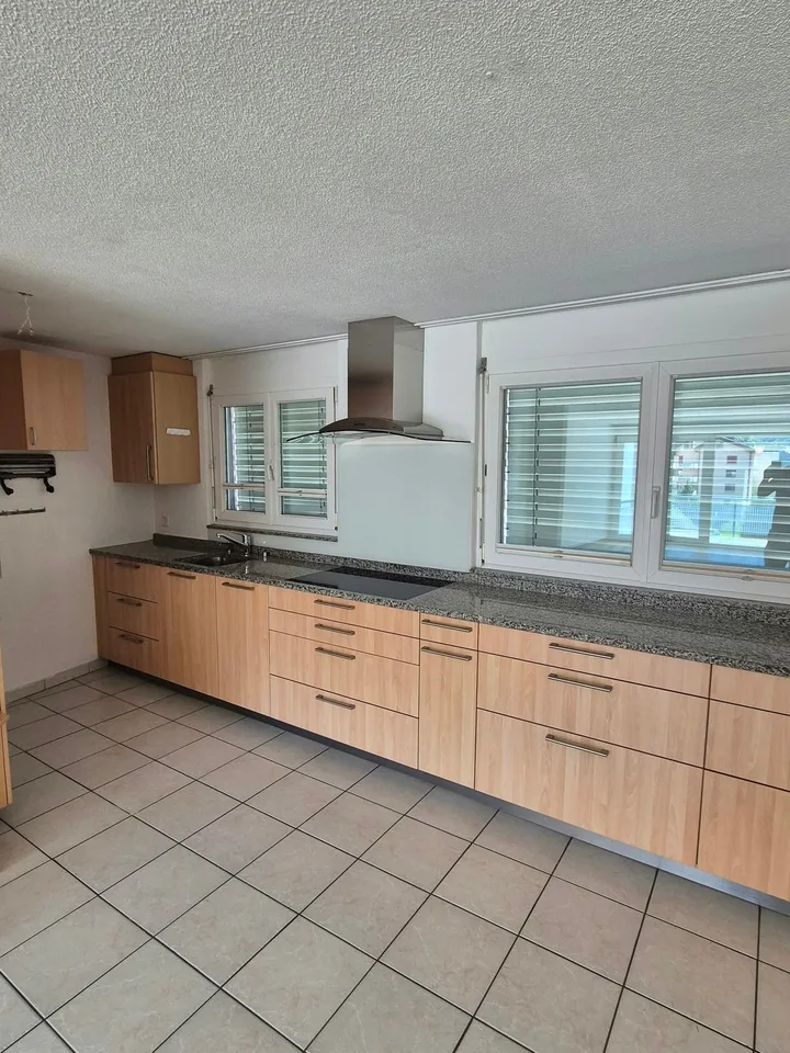 Bright 3-room apartment with balcony and beautiful view in Visp – photo 2 of 9