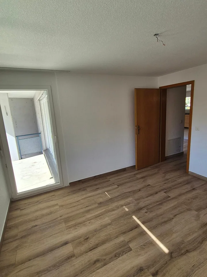 Bright 3-room apartment with balcony and beautiful view in Visp – photo 5 of 9