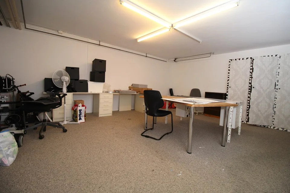 Attraktive Büro-, Praxis- oder Gewerbefläche an zentraler Lage in Wettingen – Foto 6 von 6