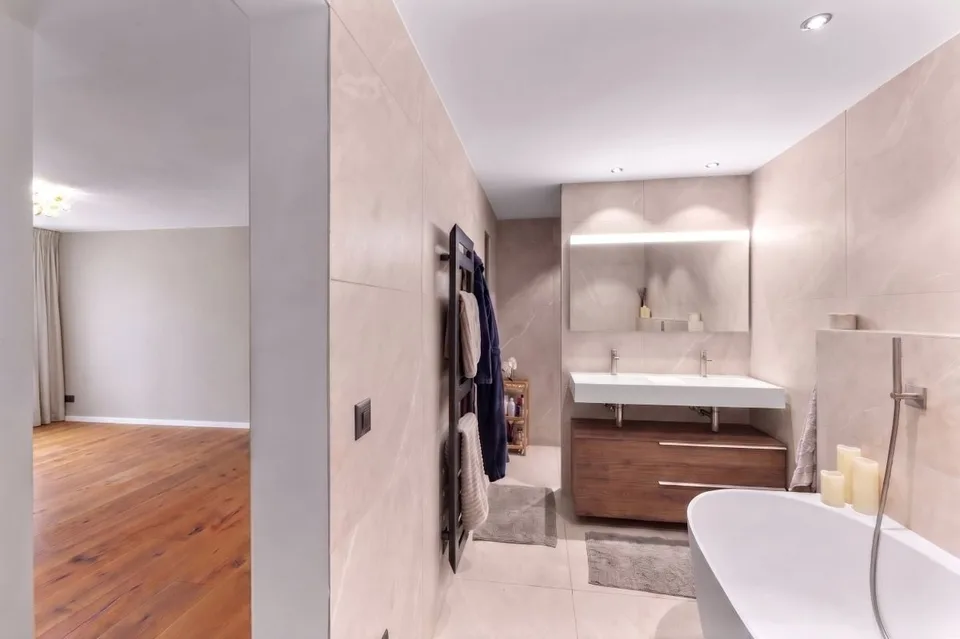 Attika 4,5 Zimmer von hohem Standard, vollständig renoviert mit hochwertigen Materialien – Foto 12 von 12