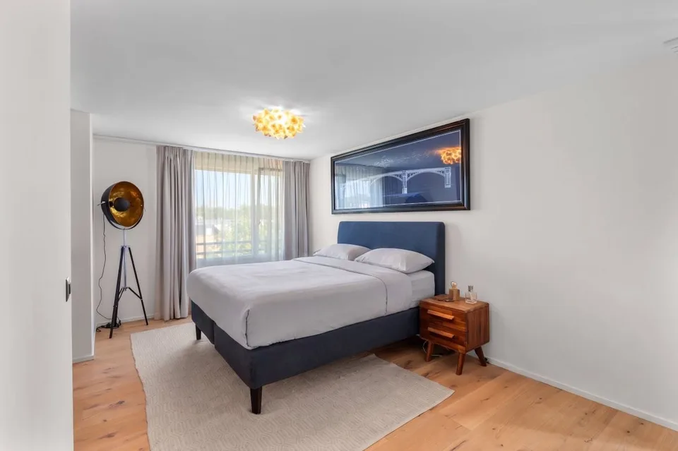 Attika 4,5 Zimmer von hohem Standard, vollständig renoviert mit hochwertigen Materialien – Foto 4 von 12
