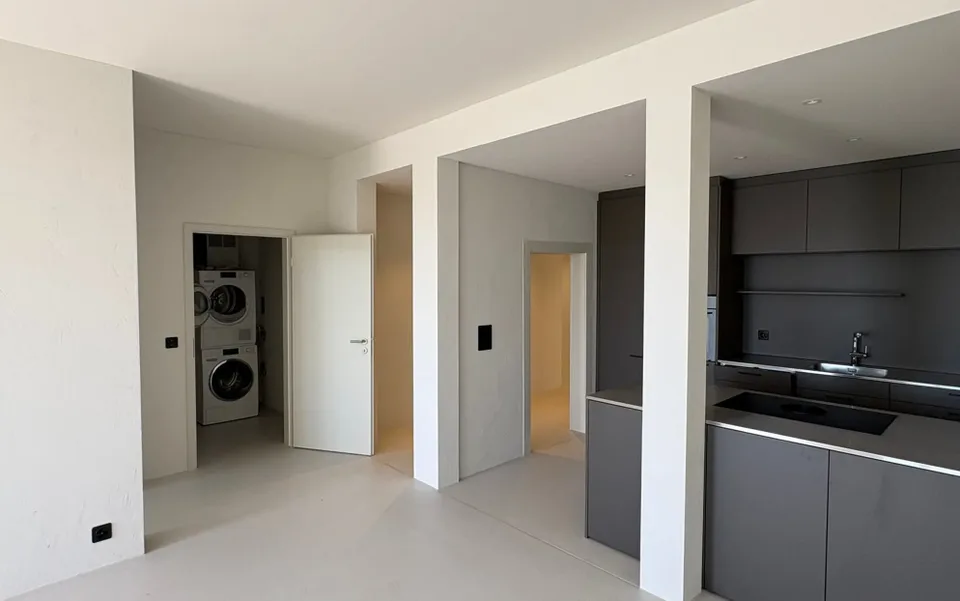 Renovierte Altbauwohnung - 1. Obergeschoss mit Balkon - 4.5-Zimmer mit Seeblick – Foto 2 von 11