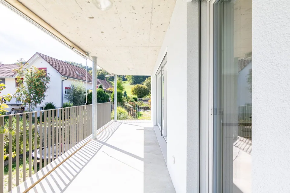 Moderne 4.5-Zimmer-Wohnung im 1. OG mit Balkon, Staffelbach – Foto 3 von 13