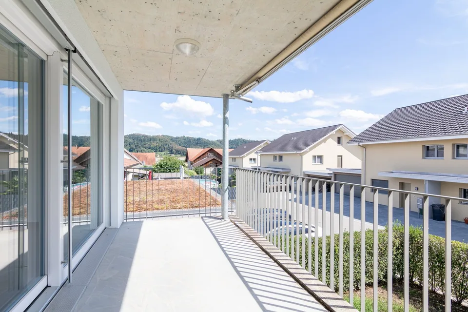 Appartement moderne 2.5 pièces au 1er étage avec balcon, Staffelbach – photo 3 sur 12