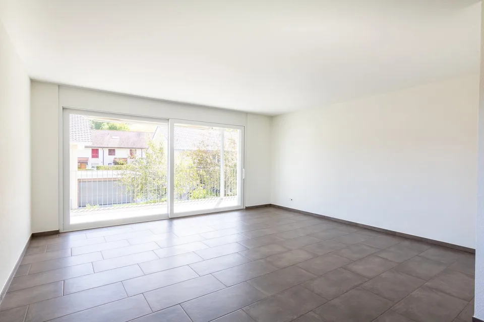 Appartement moderne 2.5 pièces au 1er étage avec balcon, Staffelbach – photo 4 sur 12