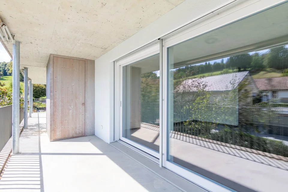Appartement moderne 2.5 pièces au 1er étage avec balcon, Staffelbach – photo 2 sur 12