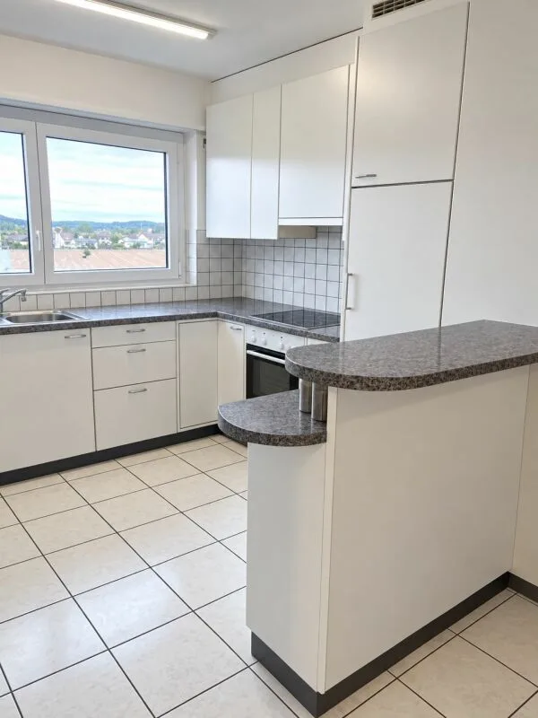 Ruhige 4.5-Zimmerwohnung im 3. OG (Lift) mit Fernsicht – Foto 8 von 10