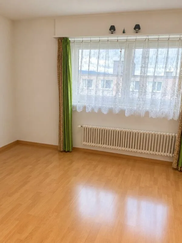 Ruhige 4.5-Zimmerwohnung im 3. OG (Lift) mit Fernsicht – Foto 7 von 10
