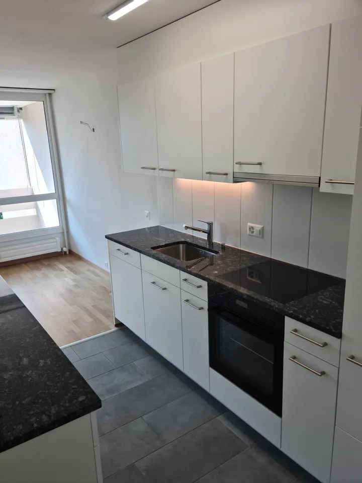 Sanierte 3.5-Zimmerwohnung mit Balkon in Schliern bei Köniz – Foto 2 von 15