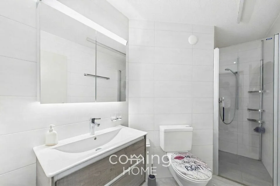 Renovierte 2.5 Zimmerwohnung in Naters mit sonnigem Balkon und Bergsicht – Foto 7 von 13