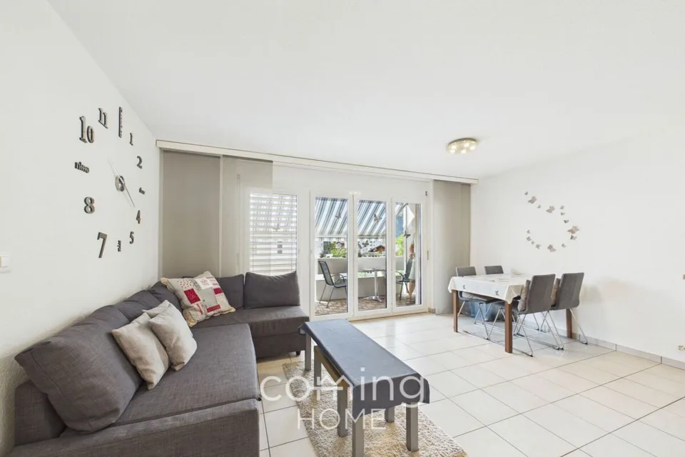 Renovierte 2.5 Zimmerwohnung in Naters mit sonnigem Balkon und Bergsicht – Foto 3 von 13